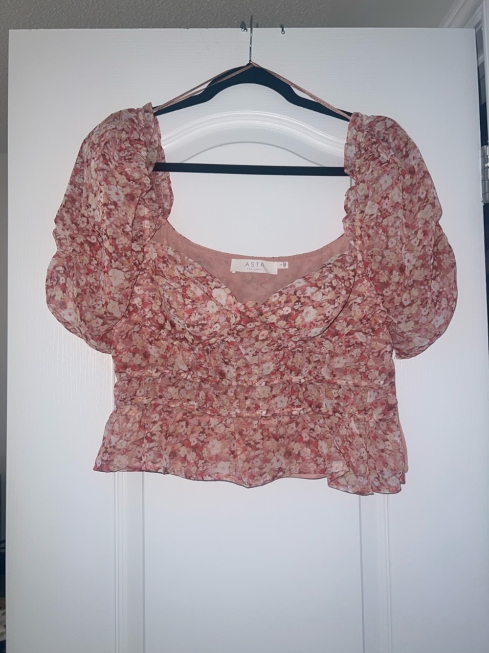 Astr Pink Floral Puff-Sleeve Smocked Crop Blouse